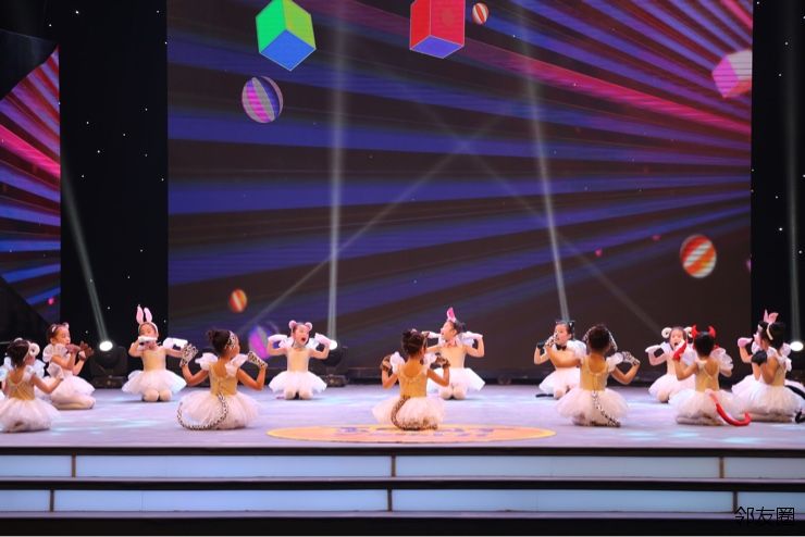 苗苗是哪个舞蹈团 pZZ1t.jpeg