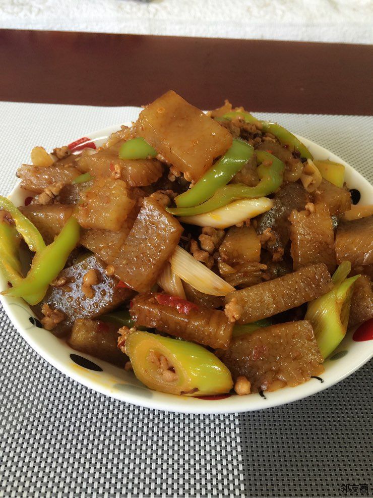 再来一个辣炒肉末皮渣,好朋友送的皮渣第一次吃,好好吃