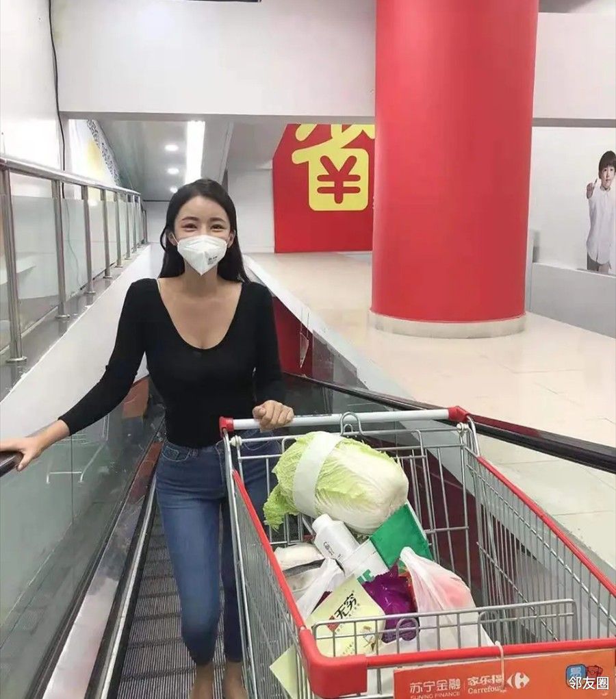 出门戴口罩的小姐姐,真美
