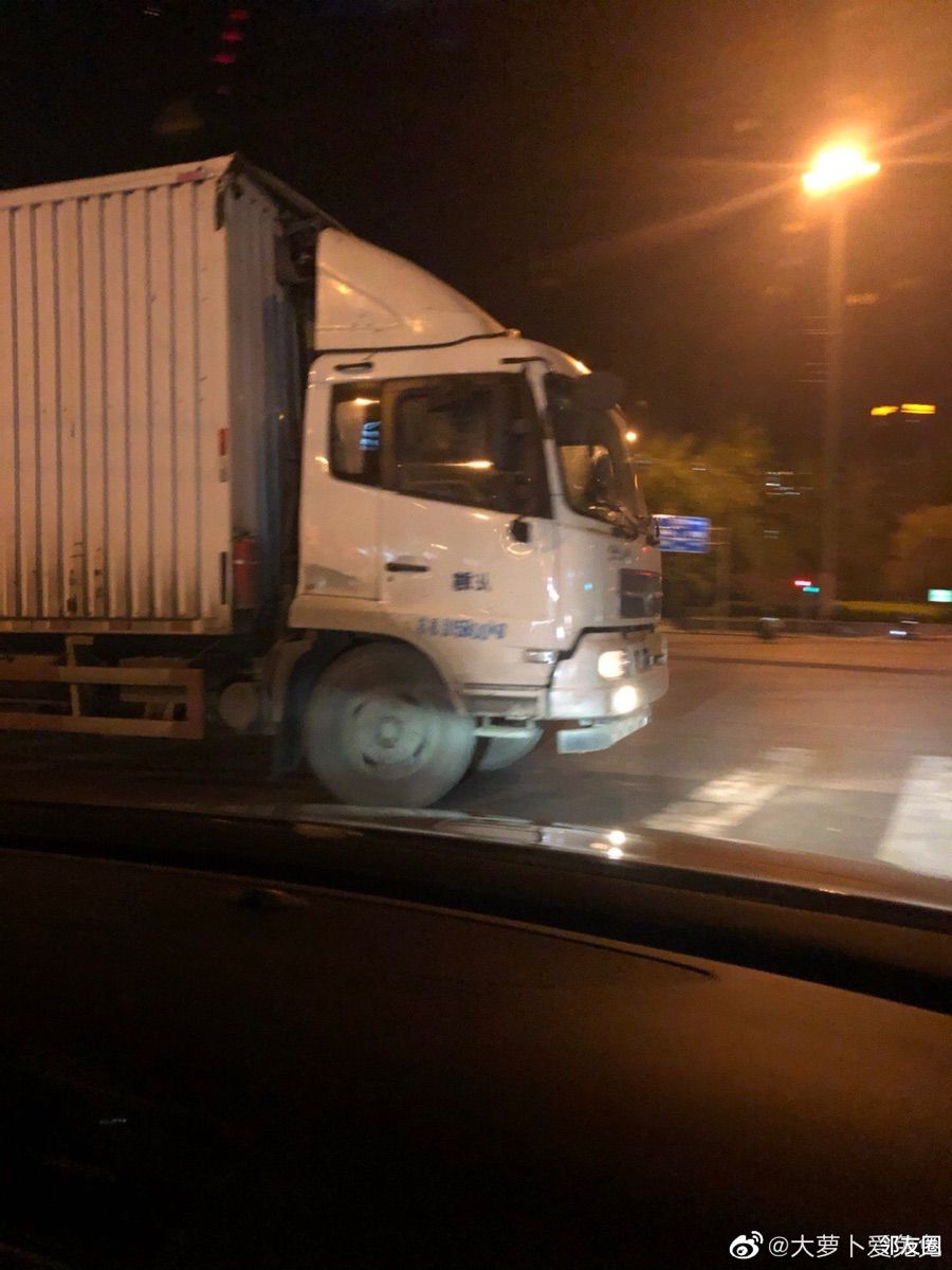 大山子路口一到黑天儿从机场高速出来逆行进入酒仙桥北路的大车就特别