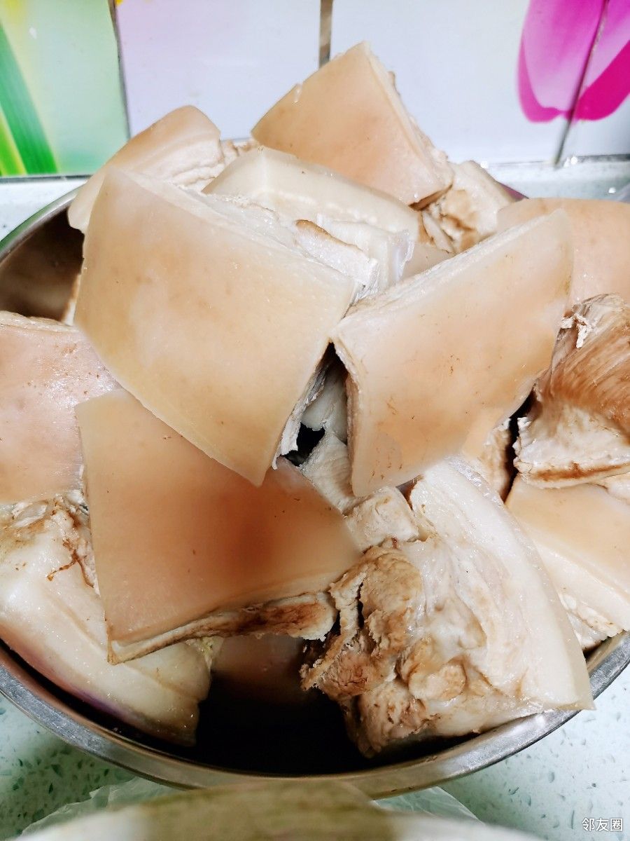 煮了一锅白肉,可切白肉也可蒸扣肉,炖大方肉也可以