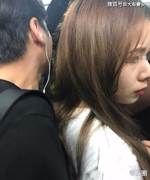 男子地铁里顶撞女乘客女子怒斥都这么松了你还顶膈应人