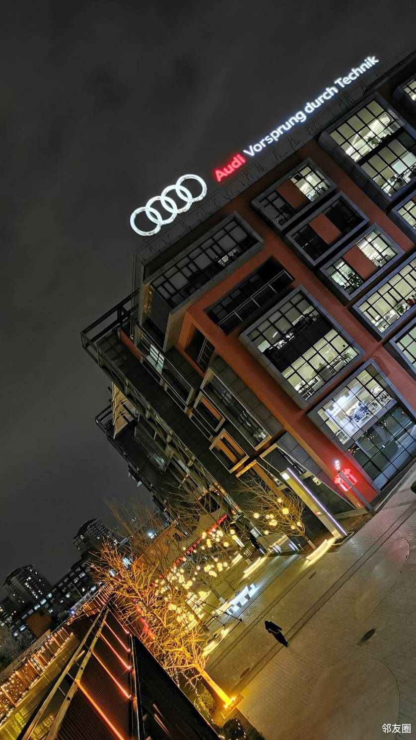 发现酒仙桥之美夜晚的798艺术区灯光璀璨