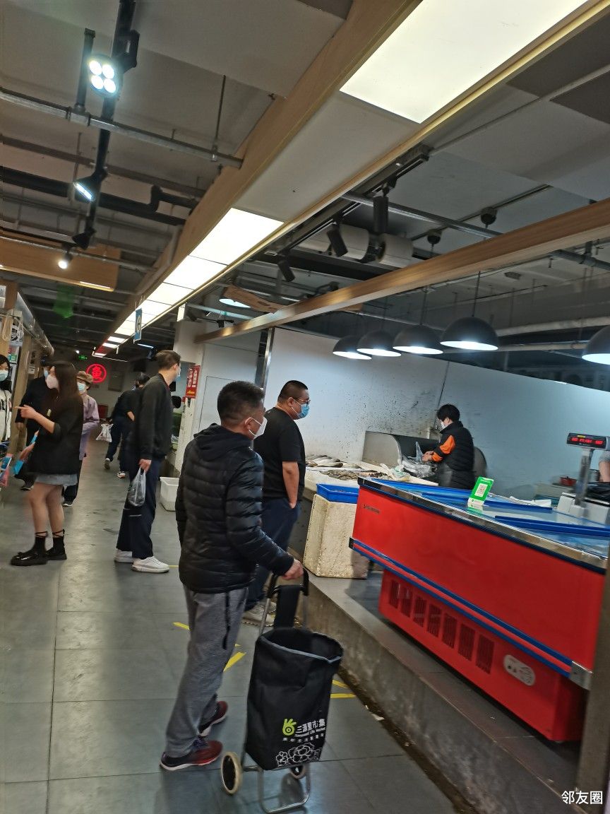 所有的产品齐全~位置在中福百货地下-层城信经营,保质保量~联系方式