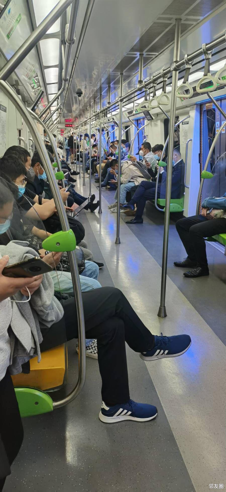 实拍地铁13号线车厢