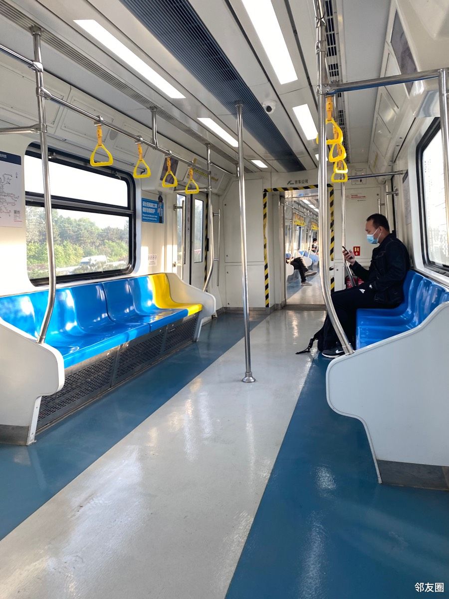 实拍地铁13号线车厢